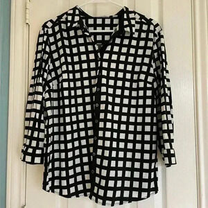 New York and Company Black and White checkered Stretch blouse. Size: XL